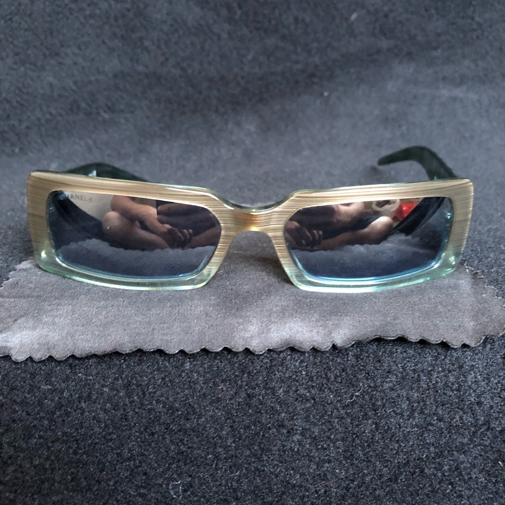 Authentic CHANEL Quilted Arm Gradient Sunglasses - Picture 2 of 8